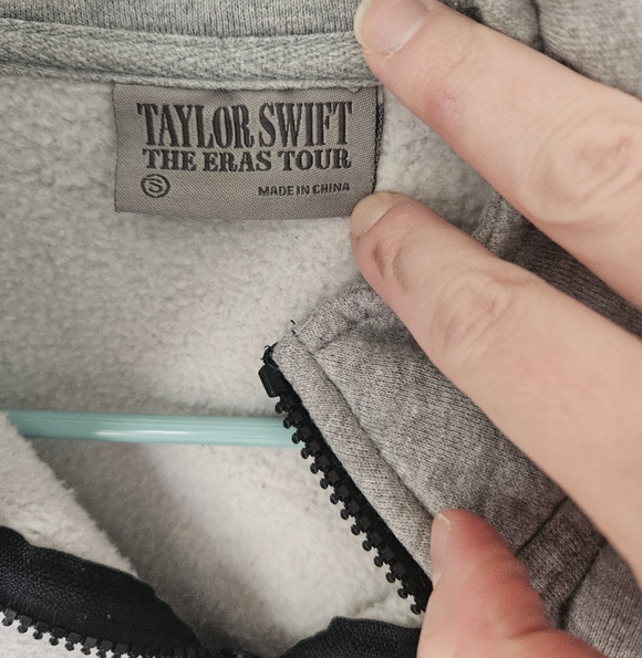 Taylor Swift The Eras Tour Gray Quarter-Zip size Small - Picture 3 of 4